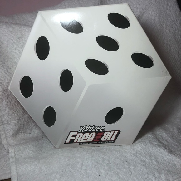 Yahtzee Free for All family dice game from Parker Brothers - Picture 2 of 10